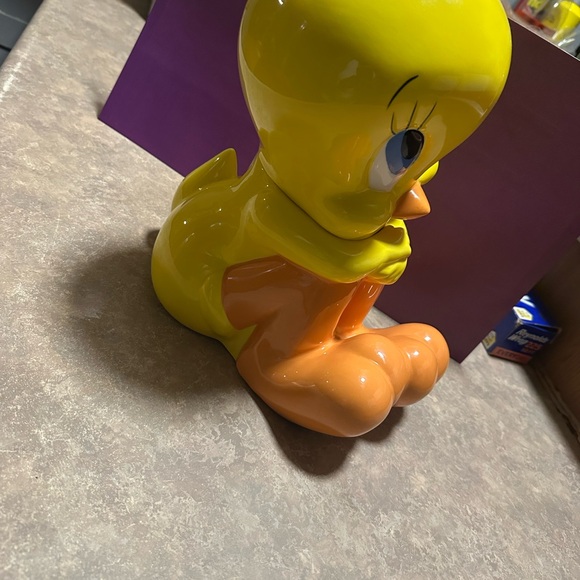 Warner Bros. Tweety Bird Yellow Cookie Jar - Picture 5 of 7